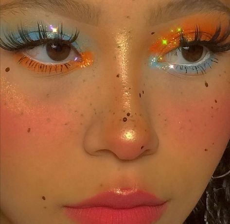 Vibrant Neon Make Up Inspo | Follow me for similar content! Pinterest: @bunniegotlost Twitter : @stonedbunniie Tiktok: @bunnyyysworld Blue And Yellow Makeup Looks, Strawberry Eye Makeup, Sleepover Makeup, Shower Makeup, Hippie Makeup, Ladybug Und Cat Noir, Funky Makeup, Drag Make-up, Cute Eye Makeup