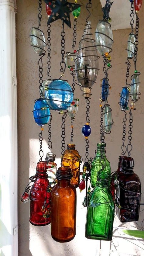 Message in a Bottle Windchime/Suncatcher #DIY #LightBulb #Recycling: Wire Craft, Wine Bottle Crafts, Crust Punk, Astuces Diy, Diy Wind Chimes, Deco Originale, Deco Boheme, Message In A Bottle, Small Bottles