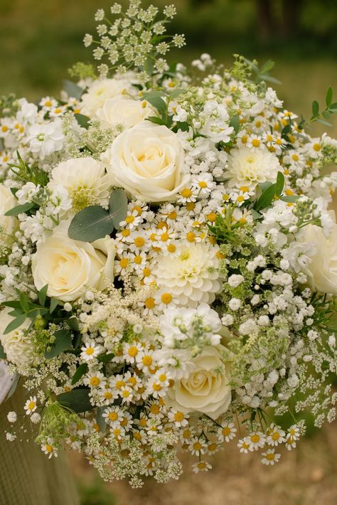 The Summer Linen bouquet - an arrangement of white dahlias, tanacetum daisy, white stocks, white gypsophila, white roses and white ammi dill Margaritas, White Dahlia Bouquet, White Stocks, Daisy Wedding Theme, Daisy Flower Arrangements, Daisy Bouquet Wedding, White Bridal Flowers, White Gypsophila, Wildflower Wedding Theme