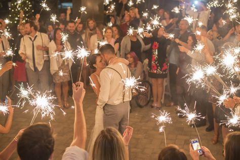 Sparkler First Dance at Casual Backyard Wedding Wedding Songs, Sparkler First Dance, Bank Wedding, Ideas Bodas, Wedding Moodboard, Yard Wedding, Wedding Sparklers, Magical Wedding, Planning Guide