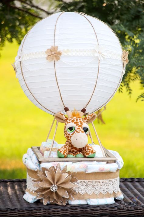 Easy Hot Air Balloon Diaper Cake for a fabulous Baby shower Diaper Cakes Tutorial, Deco Baby Shower, Diy Hot Air Balloons, Idee Babyshower, Baby Bash, Baby Shower Crafts, Cadeau Baby Shower, Baby Shower Diaper Cake, Diy Baby Shower Gifts