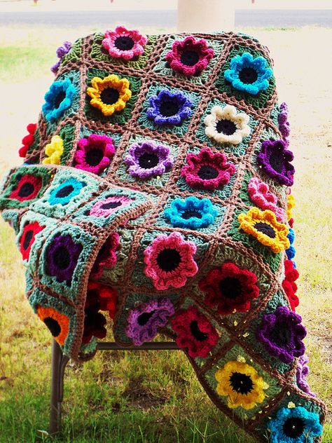 Anemone, field of flowers Mar 1992 issue of Better Homes and Gardens Flowers Crochet Blanket, Garden Field, Beau Crochet, شال كروشيه, Crochet Blanket Pattern Easy, Confection Au Crochet, Crocheted Blanket, Flowers Crochet, Crochet Blanket Designs