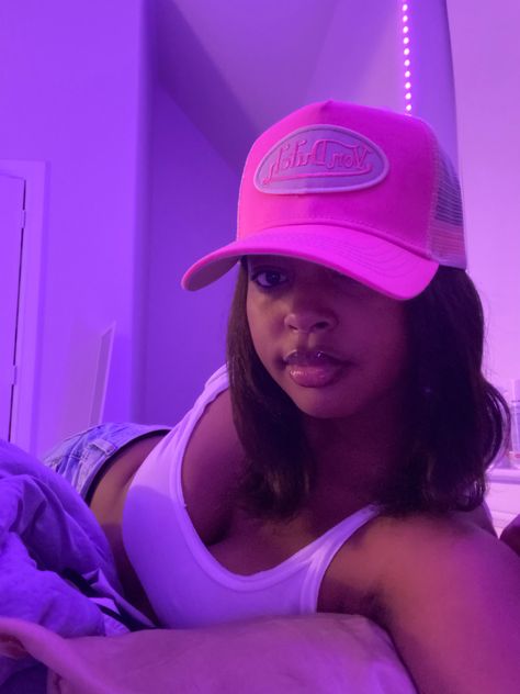 Pink Hat Outfit Baseball Caps, Adidas Cap Outfit, Albert Instine, Dad Hat Outfits Women, Pink Cap Outfit, Von Dutch Hat Outfit, Pink Hat Outfit, Y2k Swag, Concert Outfit Black Women