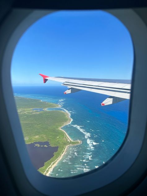 Airplane, Beautiful View, Punta Cana, Ocean View From Airplane Window, Bright Blue Ocean, Green Grass Cartagena, Things To Do In Punta Cana, Jenn Core, Vacaciones Aesthetic, Cartagena Aesthetic, Punta Cana Aesthetic, Punta Cana Pictures, Aesthetic Airplane, Punta Cana Travel