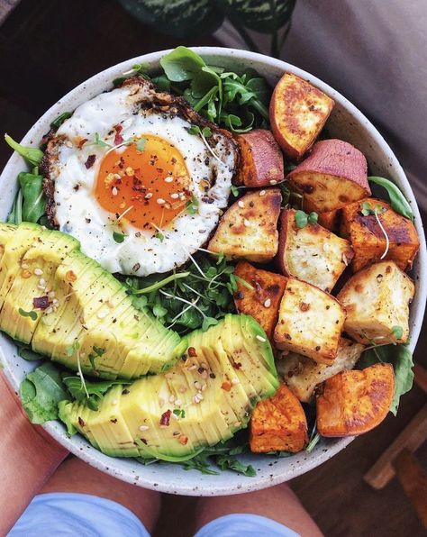 Gordon Ramsay, Egg Bowl Recipe, Egg Avocado, Plats Healthy, Egg Bowl, Pasti Sani, Idee Pasto, Läcker Mat, Deilig Mat