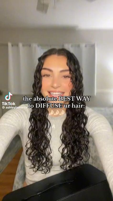 Island Escape: Vacation-inspired Hairstyle Ideas for Island Waves Curly Hair Diffuser, Curly Hair Advice, Wavy Hair Tips, Straightening Curly Hair, Relaxed Chic, Wavy Hair Care, Waves Tutorial, Curly Hair Care Routine, Hair Diffuser