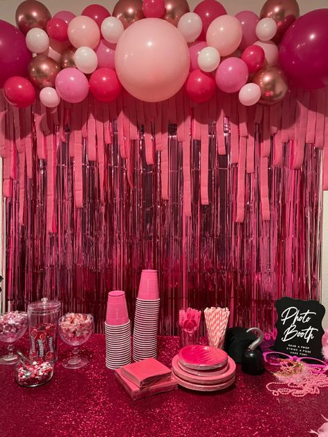 Hot Pink Birthday Decorations Ideas, Early 2000s Birthday Party, Airbnb Birthday Party Ideas, Pink Party Theme Ideas, Adult Barbie Birthday Party, 22 Birthday Party, Barbie Dinner, Birthday Decor Ideas, Pink Birthday Party Decorations