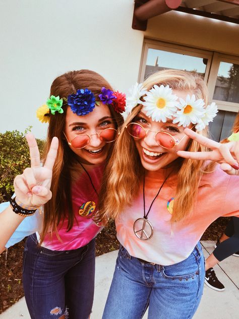 throwback day...60s hippies :)) Throwback Day, 60s Hippies, School Spirit Week, Halloween Custumes, Spirit Week Outfits, Cute Group Halloween Costumes, Trio Halloween Costumes, Homecoming Week, Hippie Halloween