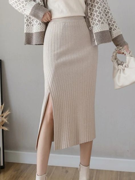 [Ad] Warm Knit Midi Long Pencil Skirt Women Style Mid-Length Lastrafashion #longpencilskirtoutfits Long Pencil Skirt Outfits, Pencil Skirt Outfits Classy, Midi Pencil Skirt Outfit, Mid Skirt Outfits, 90s Chola Fashion, Pencil Skirt Outfits Casual, Long Skirt Winter, Knit Skirt Outfit, Long Pencil Skirt