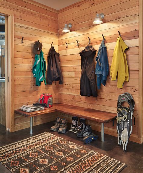 Welcoming First Impression - NW Rugs & Furniture Mud Rooms, Ski Mudroom, Farmhouse Rental, Vermont House, Tahoe Cabin, Ski Cabin, Mudroom Ideas, Mudroom Entryway, Farmhouse Entryway