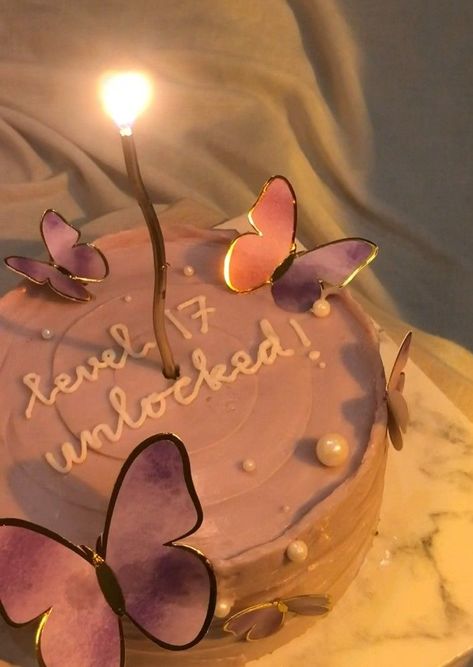 17 Doğum Günü, Small Birthday Cakes, 17 Birthday Cake, Vintage Birthday Cakes, 17th Birthday Ideas, Sweet 17, Cute Birthday Ideas, Funny Birthday Cakes, Extension Hair