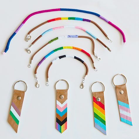 Pride Pins Diy, Pride Club Ideas, Pride Diy Accessories, Diy Pride Bracelet, Pride Gifts Diy, Lgbtq Crafts Ideas, Pride Diy Crafts, Pride Crafts To Sell, Pride Bracelet Diy