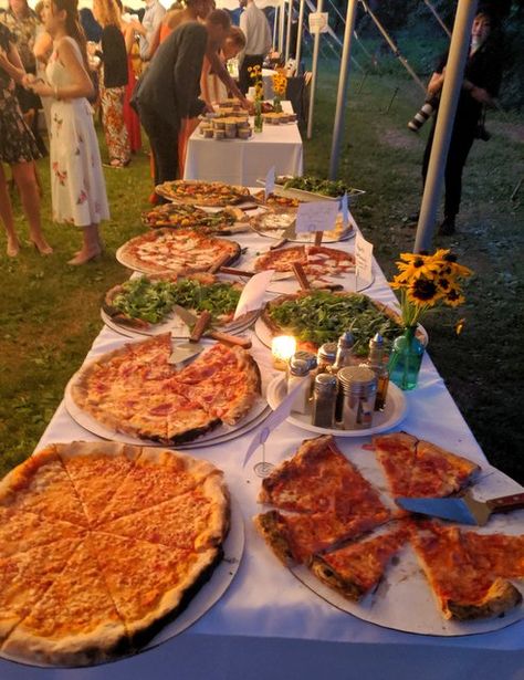 Garden Wedding Food Buffet, Patio Dinner Party Decor, Southern Wedding Buffet, Backyard Wedding Ideas Fall, Outside Wedding Simple, Wedding Late Night Pizza, Engagement Party Mood Board, Micro Wedding Fall, Small Garden Party Wedding