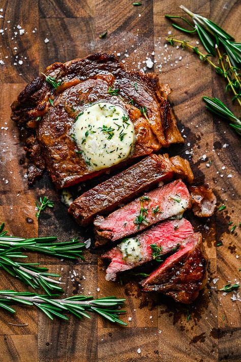 This pan fried ribeye is the ultimate meat lover's entree. It is cooked to perfection with a crusty, salty exterior and pan fried in a flavorful compound butter. Essen, Steak Dinner Aesthetic, Steak Food Photography, Ella Langley, Meat Aesthetic, Steak Photography, Cook Aesthetic, Meat Photography, Comidas Aesthetic