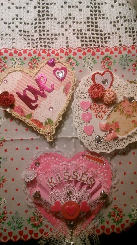 Diy Vintage Valentine Cards, Vintage Valentine Cards Diy, Valentines Card Ideas Aesthetic, Vintage Homemade Cards, Valentine Cards Friends, Homemade Vintage Valentines, Homemade Valentines Day Cards Aesthetic, Vintage Valentine Cards Handmade, Alt Valentines Gifts