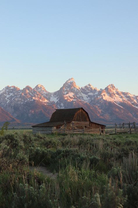 Wyoming Western Aesthetic, Nature, Ranch In Wyoming, Wyoming Yellowstone National Park, Mormon Row Wyoming, Big Sky Montana Aesthetic, Wyoming Cowgirl Aesthetic, Mountain Country Aesthetic, Granola Vibes Aesthetic