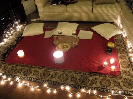 Date night doesn't have to be an expensive night on the town. Try having just a romantic evening at home. Indoor Picnic, At Home Date, Cute Date Ideas, Romantic Picnics, Romantic Date Ideas, Romantic Things, Romantic Night, Romantic Evening, Perfect Date