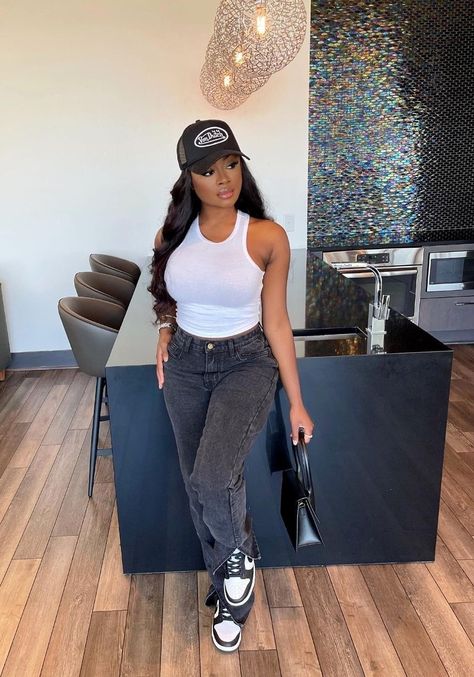 Jeans And Cap Outfit, Dressed Up Baseball Hat Outfit, Black Women Baseball Cap Outfit, Cute Outfits With Hats Black Women, Women Fitted Cap Outfit, Baseball Hat Dress Outfit, Cap Outfit Black Woman, Fitted Caps Outfit Black Women, Black Cap Outfits For Women Summer