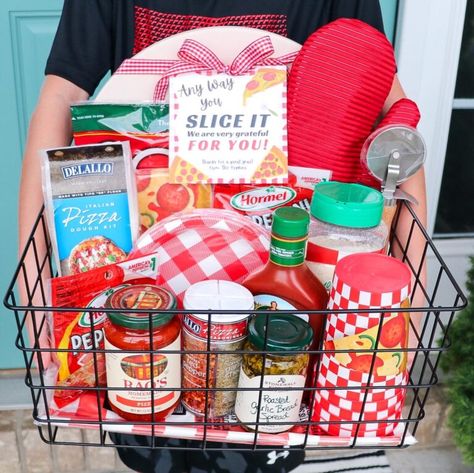 Pizza Gift Basket, Gift Basket For Teacher, Dinner Gift Basket, Make A Gift Basket, Raffle Gift Basket Ideas, Gift Basket Diy, Silent Auction Basket, Nacho Average Teacher, Fundraiser Baskets