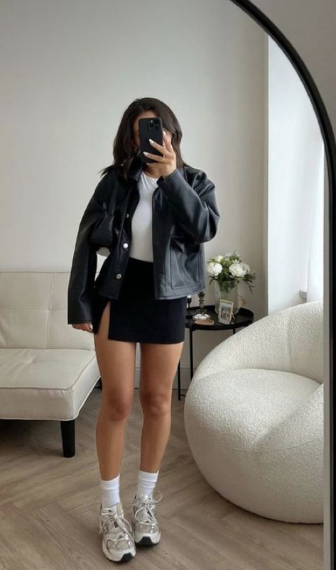 Camp Casual Outfit, Straight Leg Pants Outfit Casual, Outfits With Jackets Classy, Outfits With Loafers Women Summer, Night Going Out Outfits, Gen Z Dress Outfit, Casual Party Outfit Women, Looks Night Out, Casual Spring Outfit Inspo 2024