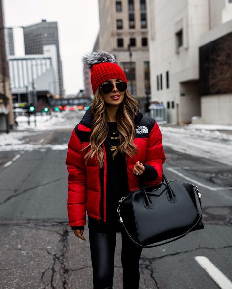 Long Silky Hair, Outfit Invierno, Wardrobe Tips, Outfits Chic, Winter Outfit Inspiration, Nice Style, Outfits Invierno, Chic Fashion, Red Jacket