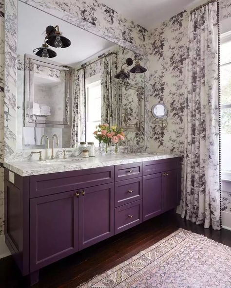 50 Purple Bathroom Ideas - Hey, How to do it? Regal Bathroom, Purple Bathroom Ideas, Lavender Bathroom, Vintage Inspired Bathroom, Best Bathroom Colors, Purple Tile, Purple Bathroom, Tile Accent Wall, L Bracket