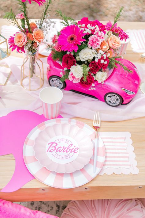 Pink White Table Setting, Barbie Birthday Party Ideas, Barbie Pool Party, Barbie Silhouette, Barbie Party Decorations, Barbie Theme Party, Summer Party Themes, Barbie Summer, Custom Barbie