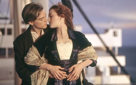 Leonardo DiCaprio with Kate Winslet in Titanic in 1997 Titanic Kate Winslet, Epic Fail Photos, Titanic Leonardo Dicaprio, Famous Celebrity Couples, Movie Kisses, Leo And Kate, Jack Dawson, Titanic Movie, Septième Art