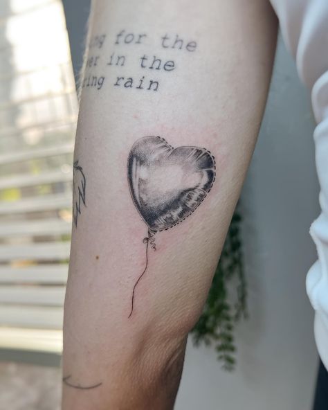 💕Happy Galentines season Darlings💕 Let’s celebrate w/ more chrome heart balloon tattoos! I can’t stop thinking about how freakin cool this piece came out — thank you Chloe for letting me do it for you! Leave a comment below if you’re in need of some chrome hearts— I would LOVE to do more 🤭🥰✨ #chrometattoo #chromeballoon #balloontattoo #finelinetattooing #floridatattooshop #valentinestattoo Chrome Balloon Tattoo, Star Balloon Tattoo, Foil Balloon Tattoo, Heart Balloon Tattoo, Chrome Tattoo, Heart Ballon, Balloon Heart, Balloon Tattoo, Chrome Heart