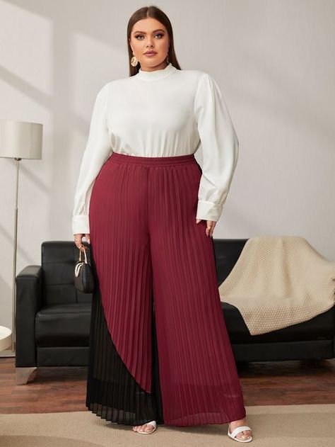 17 Sophisticated Business Casual Plus Size Outfit Ideas Pleated Pants Plus Size, Pleated Pants Outfit Plus Size, Loose Pants Outfit Plus Size, Palazzo Pants Outfit Plus Size, Plus Size Palazzo Pants Outfit, Pleated Pants Outfit, Business Casual Plus Size, Summer Birthday Outfits, Plus Size Outfit Ideas