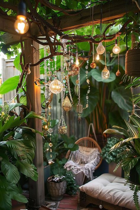 40 Boho Garden Ideas To Create Your Own Bohemian Paradise Boho Yard Garden Ideas, Boho Garden Design, Boho Garden Ideas Diy Outdoor Spaces, Small Backyard Decorating Ideas, Small Bath Ideas, Bohemian Outdoor Spaces, Boho Garden Ideas, Garden Dividers, Hippie Garden