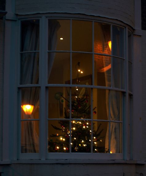 Hygge Aesthetic Winter, Sullen Girl, Cozy Winter Home, December Aesthetic, Mery Crismas, England Winter, Nyc Christmas, Christmas Houses, 17 December