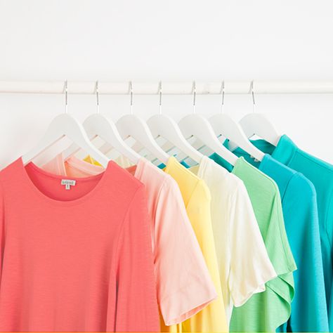 True Spring Palette Outfits, True Spring Clothes, Spring Colour Outfits, Color Me Beautiful Spring, Warm Spring Wardrobe, Bright Spring Outfits Capsule Wardrobe, Cool Spring Color Palette, True Spring Color Palette Outfits, Light Colored Outfits