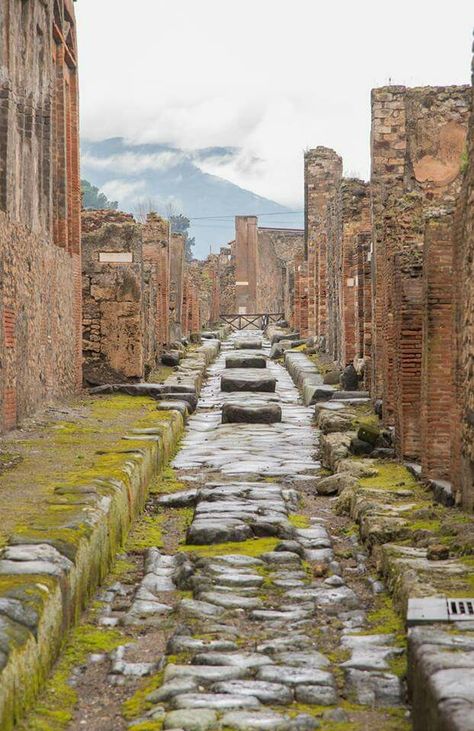 Pompeii Italy Aesthetic, Pompeii Aesthetic, Italy Pompeii, Pompeii History, Almafi Coast Italy, Pompei Italy, Ruins Of Pompeii, Ancient Pompeii, Pompeii Ruins