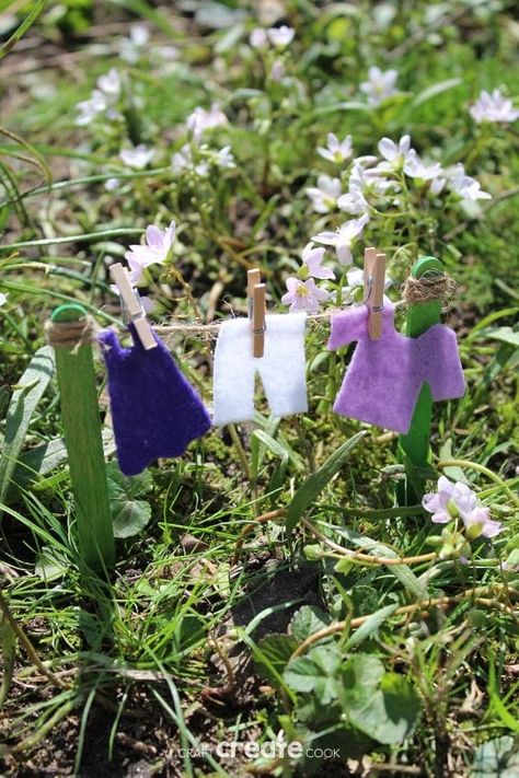 Fairy Garden Recycled Materials, Elf Garden Ideas, Garden Decoration Ideas Diy, Fairy Garden Activities, Fairy Garden Shelf, Ideas For Fairy Gardens, Preschool Fairy Garden, Kids Outdoor Fairy Garden Play Area, Inside Fairy Garden Ideas