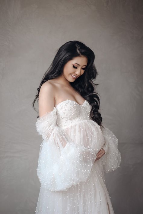 White Pearl Maternity Dress, Fluffy Maternity Dresses For Photoshoot, Maternity Elegant Photoshoot, Maternity Pictures Big Dress, Angelic Maternity Shoot, Maternity White Dress Photo Shoot, Maternity Photography Elegant, Model Maternity Shoot, Pregnancy Photos Dress