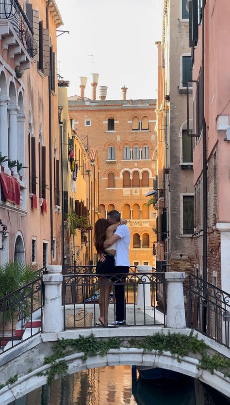 A couple hugging on a bridge in Venice Italy Italian Relationship Aesthetic, Traveling With Partner Aesthetic, Venice Italy Honeymoon, Italy Travel Couple, Venice Italy Couple Pictures, Travel With Partner Aesthetic, Europe Honeymoon Aesthetic, Italian Summer Love, Venice Couple Aesthetic