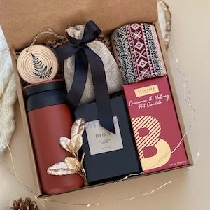 Deluxe Holiday Gift Box Christmas Gift Idea Warm Gift - Etsy UK Hot Chocolate Cinnamon, Unisex Christmas Gifts, Hygge Gifts, Gift Box For Men, Holiday Gift Baskets, Handmade Holiday Gifts, Gift Boxes For Women, Christmas Gifts For Coworkers, Holiday Gift Box