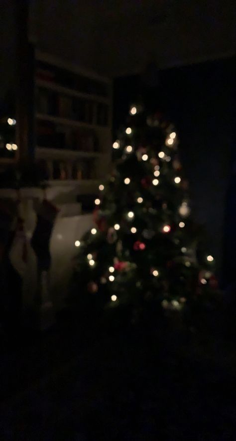 Natal, Fake Christmas Snaps, Christmas Snap, Aesthetic Christmas Tree, Christmas Tree Wallpaper, Aesthetic Christmas, V Video, Aesthetic Vibes, Last Christmas