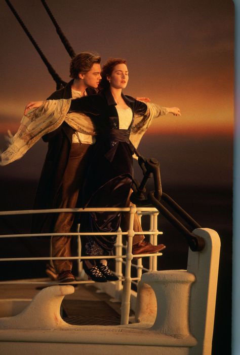 Movie Scene Pictures, Fotos Hd 4k, Nate Gossip Girl, Titanic Quotes, Titanic Rose, Titanic Photos, Movie Halloween Costumes, Beau Film, Billy Zane