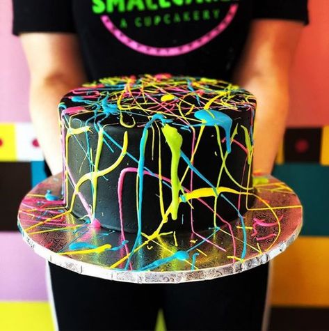 Glow Cakes, Neon Birthday Cakes, Bolo Neon, Glow Cake, Neon Cakes, Birthday Cake Images, Neon Birthday Party, Glow Birthday Party, Galaxy Cake