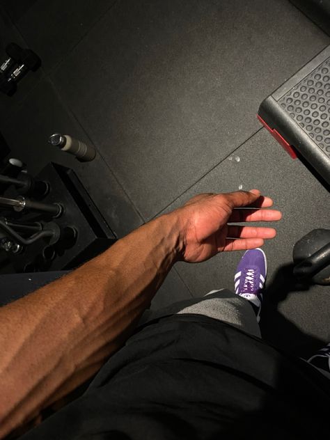 #pinterest #viral Tumblr, Black Veiny Hands, Viens Hands Men Snap, Black Man Working Out, Hand Veins Men Aesthetic, Veins On Arms Boys, Black Man Hands, Gym Men Aesthetic, Gym Guy Aesthetic