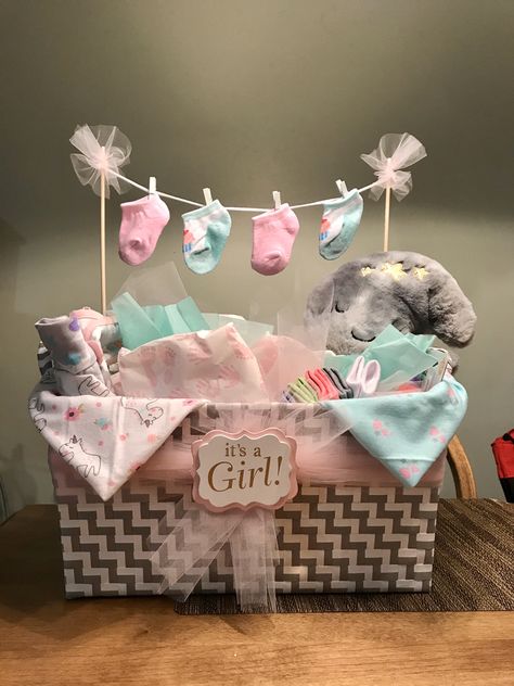 Baby Shower Wardrobe Gift, Baby Shower Laundry Basket, Laundry Basket Gift Ideas, Baby Shower Girl Gifts Basket, Baby Girl Gift Basket, Basket Gift Ideas, Baby Shower Gift Box, Girl Gift Baskets, Diaper Gifts