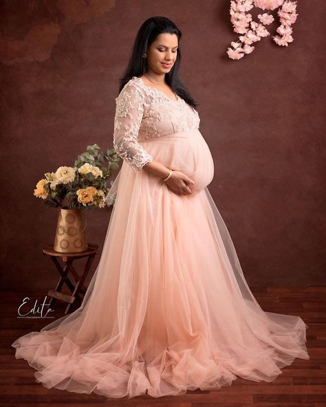 Gorgeous 2nd time mummy 🥰😍 - - - Photographer @editaphotography  Make-Up and hair @makeup_artistry_by_anisha Maternity gown @soloveva.collection Tiara and background @propopropbypranjul - - - #maternityphotographer #babybump #maternityshoot #nestukesfotosesija #maternityphotoshootinpune #editaphotography #pregnancyphotos #bestmaternityphotographer #pregnancyshoot #femalephotographer #punephotographers #pregnancyphotoshoot #maternity #momtobe #maternitydress #maternityphotoshoot #babyphotograph Prada Photoshoot, Indian Maternity Photos, Maternity Shoot Dresses, Maternity Gown Photography, Studio Maternity Shoot, Baby Bump Photoshoot, Maternity Studio Photoshoot, Maternity Photography Poses Outdoors, Maternity Dresses Photography