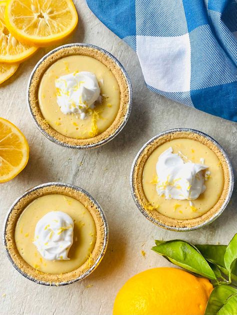 Eagle Brand Lemon Pie, Lemon Pie With Condensed Milk, Pie With Condensed Milk, Lemon Dessert Recipes Easy, Easy Lemon Pie, Lemon Pies, Mini Lemon Tarts, Lemon Sweets, Lemon Desserts Easy