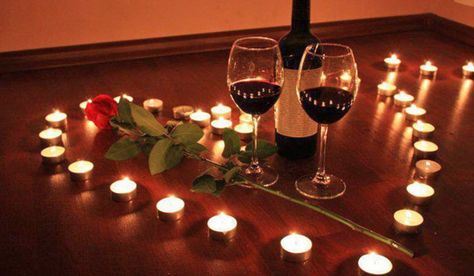 Wine and roses candle surprise Romantic Gestures, Romantic Room Surprise, Romantic Room Decoration, Wine Candles, Romantic Surprise, Romantic Room, Romantic Candles, Romantic Things, Romantic Night