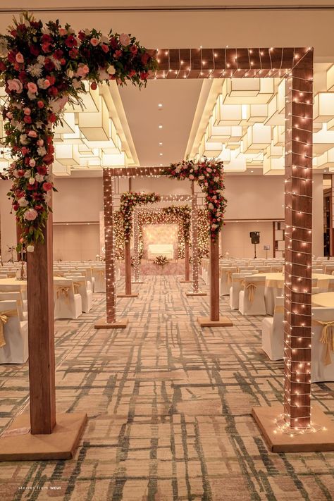 Wedding Hall Entry Decoration, 25th Wedding Anniversary Decorations Indian, Engement Decoration Stage, Wedding Palace Decoration, Engagement Themes Decor Indoor, Engement Decoration, Wedding Hall Decorations Indian, Wedding Gate Decoration Indian, Hindu Wedding Backdrop