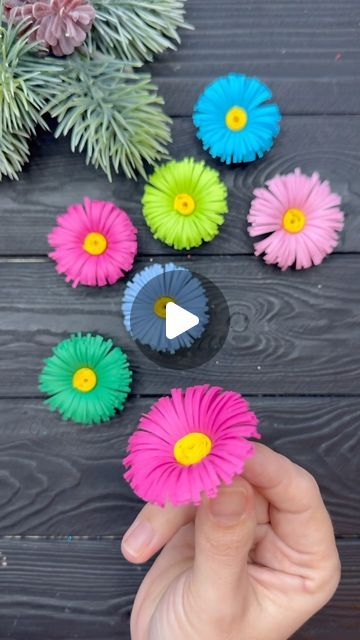 Color Paper Flowers, Easy Origami Flowers For Beginners, Easy Craft For Toddlers, Craft Flowers Paper Decoration, Easy Paper Crafts Diy For Kids, Birds Paper Craft, Cute Border Designs For Projects, Easy Flower Crafts For Kids, Paper Flower Crafts For Kids