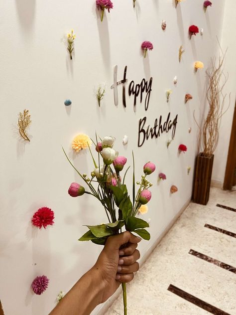 Floral Small Space Birthday Decoration, Birthday Writing, 28 Birthday, Birthday Decorations At Home, Baloon Decorations, 30th Birthday Decorations, 33rd Birthday, Birthday Wall, Luxury Birthday