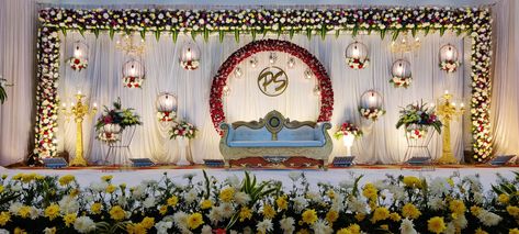 Marriage Stage Decoration Indian Flower, Marriage Flower Decoration, Engegment Decoration Stage, Simple Wedding Stage Decorations Indian, Engagement Decoration Simple, Wedding Reception Stage Decorations, Engagement Stages, Wedding Stage Design Backdrop Ideas, Reception Stage Decoration Indian Indoor